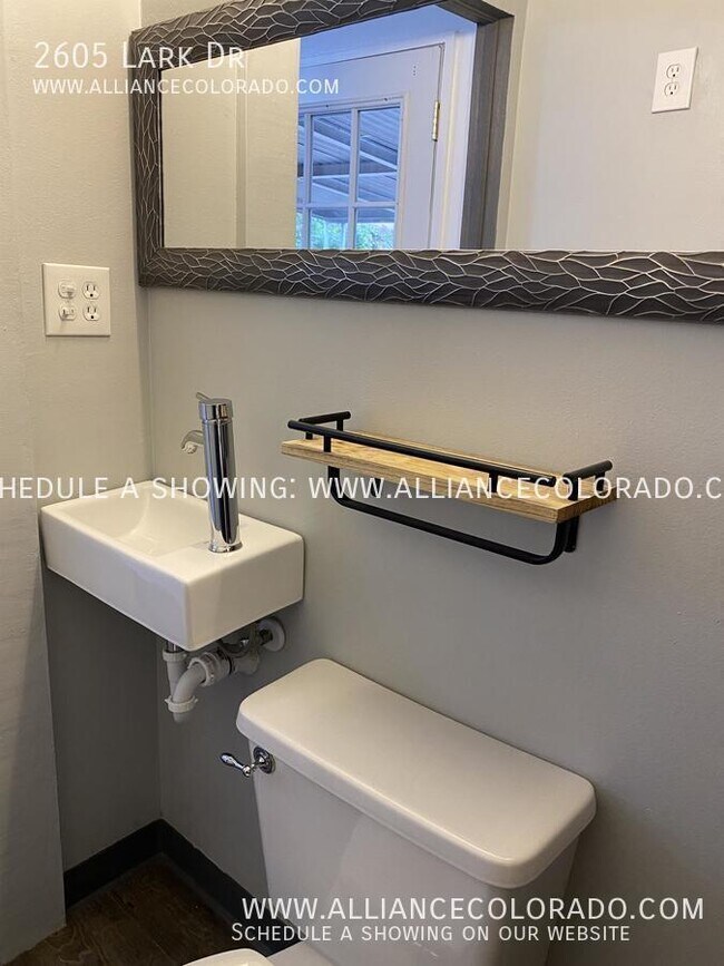 Building Photo - 2605 Lark Dr