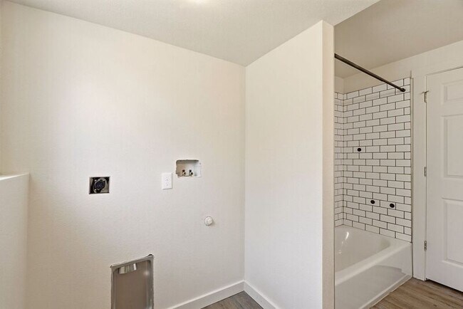 Building Photo - 10923 E 16th Ave