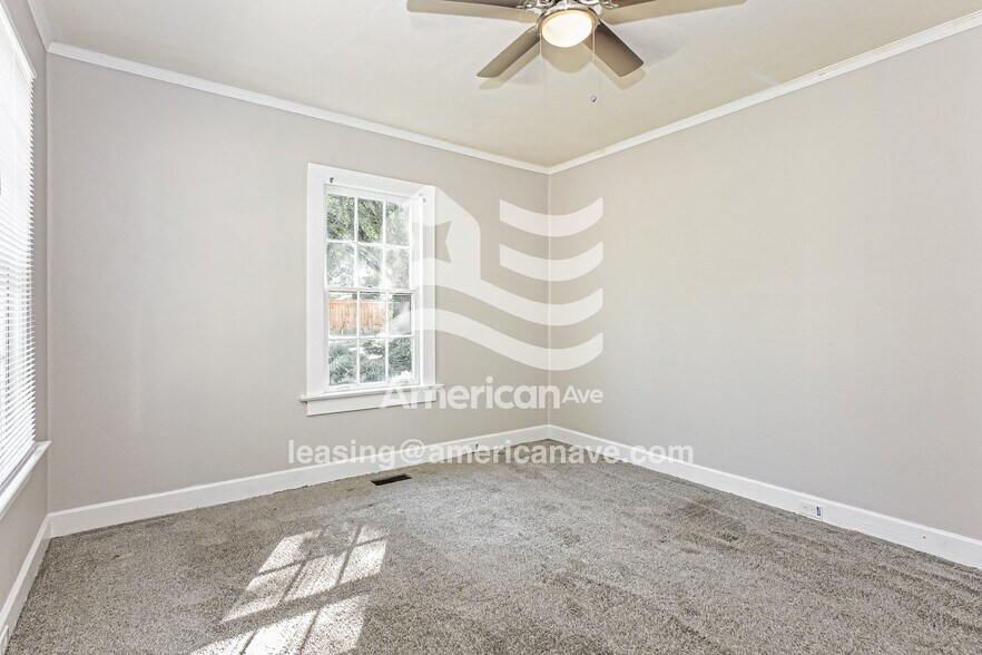 Building Photo - 916 Glenridge Dr