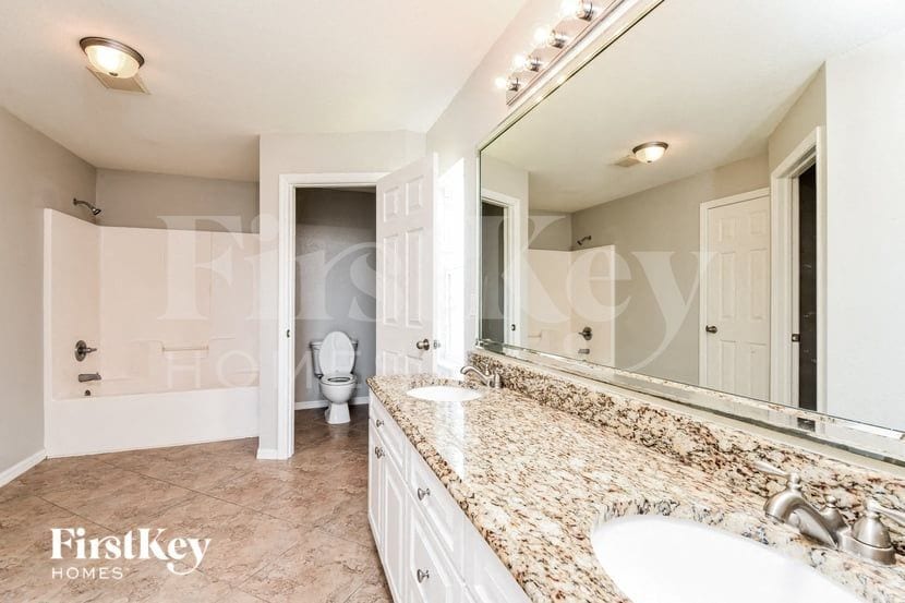 Building Photo - 1003 NW 8th Pl