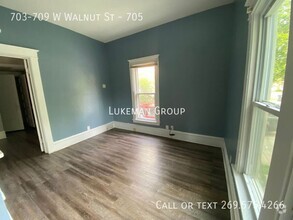 Building Photo - 705 W Walnut - 1/Bed 1/Bath Near WMU/K Col...