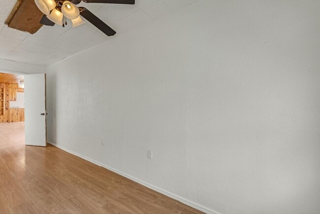 Building Photo - Lakeside Charm: Cozy 2-Bedroom Duplex in Rogers!