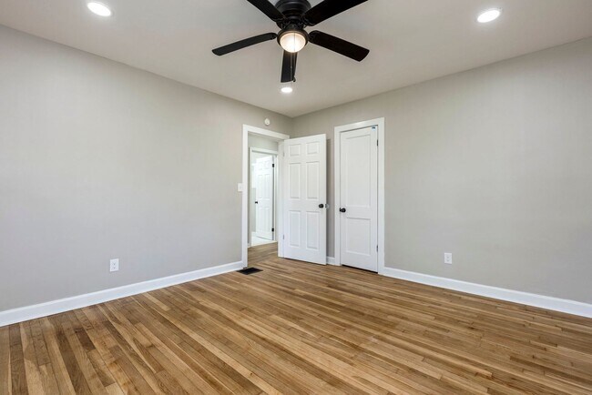 Building Photo - 2220 Auburn Dr