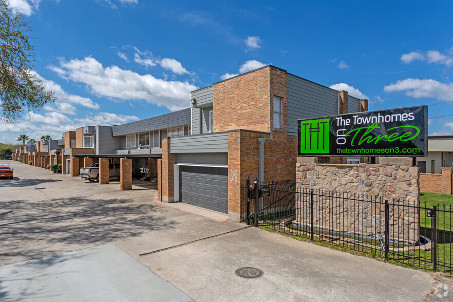 Primary Photo - The Townhomes on Three