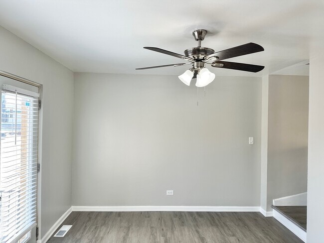 Building Photo - 1721 E Roosevelt Rd