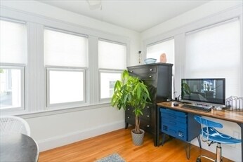Building Photo - 48 Farquhar St