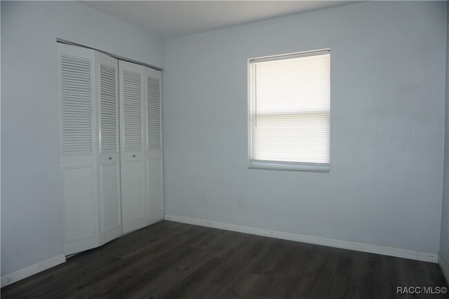 Building Photo - 9306 N Santos Dr