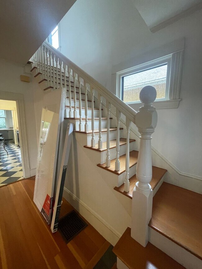 Building Photo - 2002 NE 13th Ave