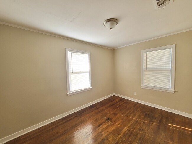Building Photo - 1408 Dexter Ave