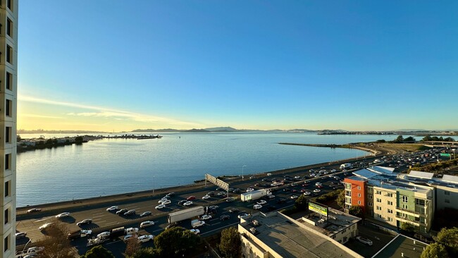 Primary Photo - Gorgeous Apartment with Water, Bridge & Mt...