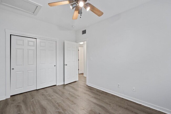 Building Photo - 2106 Cullen Ave