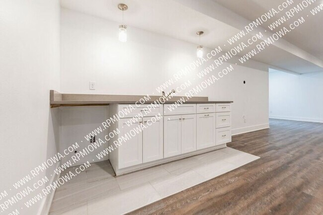 Building Photo - 1408 NW Spruce Dr