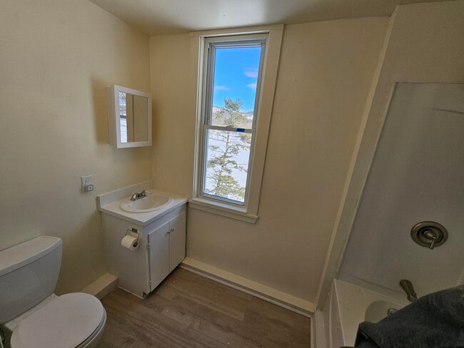 Building Photo - 227 Rockingham St