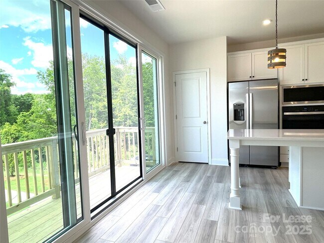 Building Photo - 5005 Layman Dr