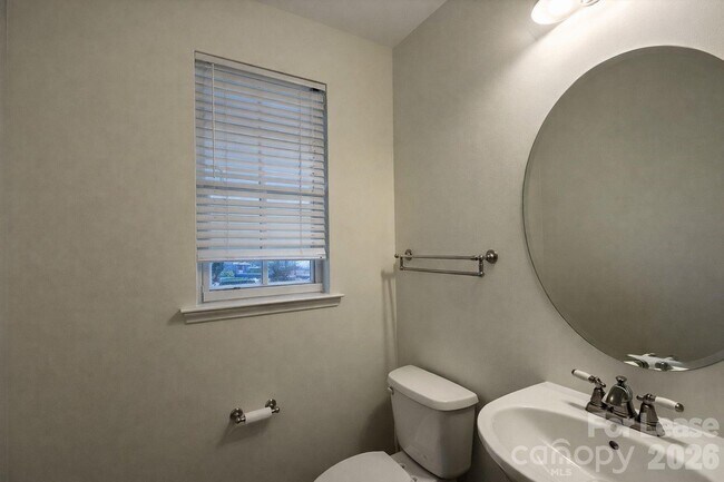 Building Photo - 121 Walnut Cove Dr