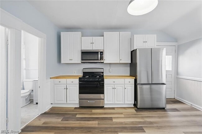 Building Photo - 2471 Tremont Ave