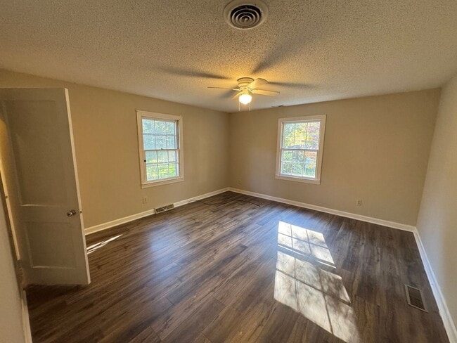 Building Photo - Statesville - 3BR/2BA + Carport