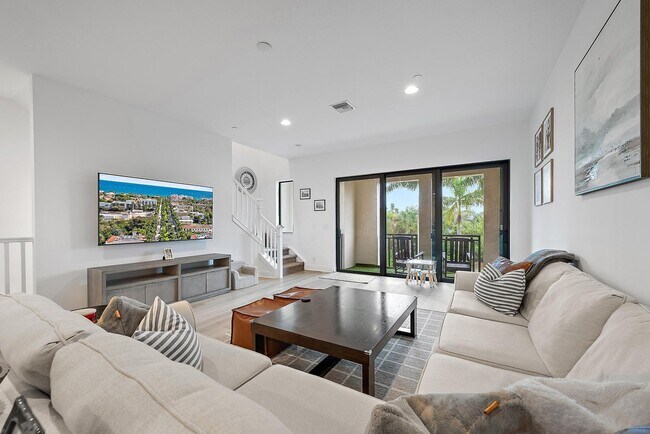 Building Photo - 12514 Gross Pointe Dr