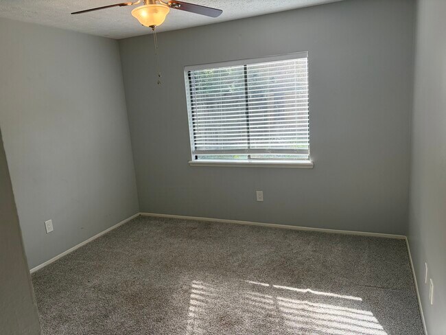 Building Photo - 17 Capewood Ct