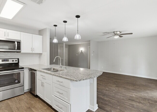 Building Photo - Updated 3 Bedroom Home in Northside ISD with Pool Access