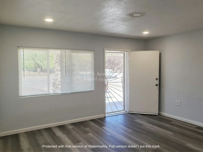 Building Photo - 3840 Walnut Ave