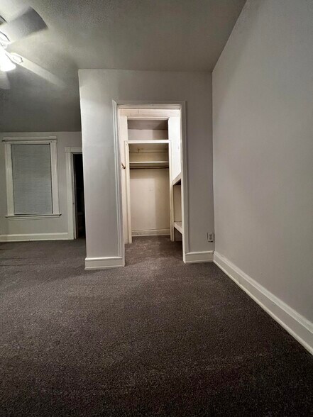 Closet - 7356 - 7358 Perry Street