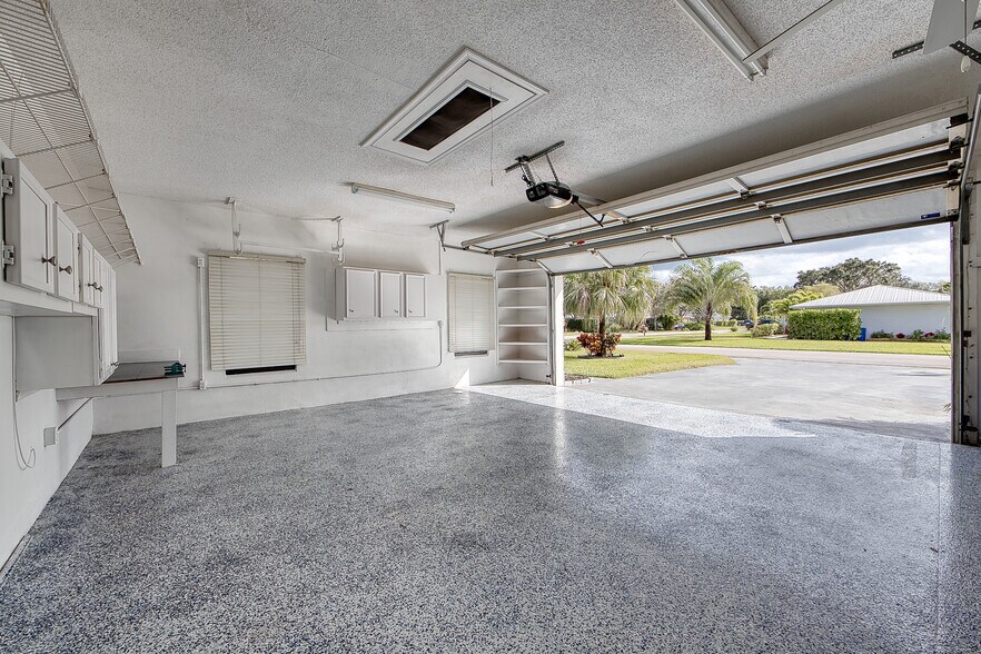 Building Photo - 18302 SE Eagle Ln