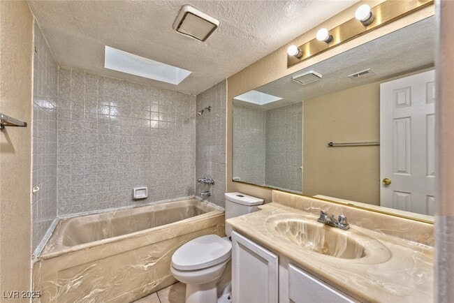 Building Photo - 2117 Sun Ave