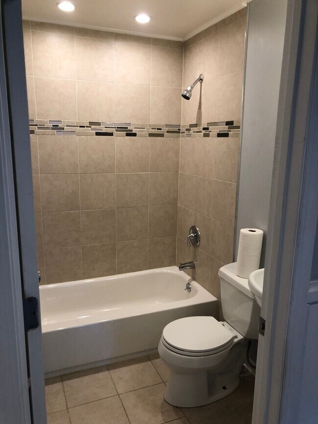 Building Photo - 115 Grant St