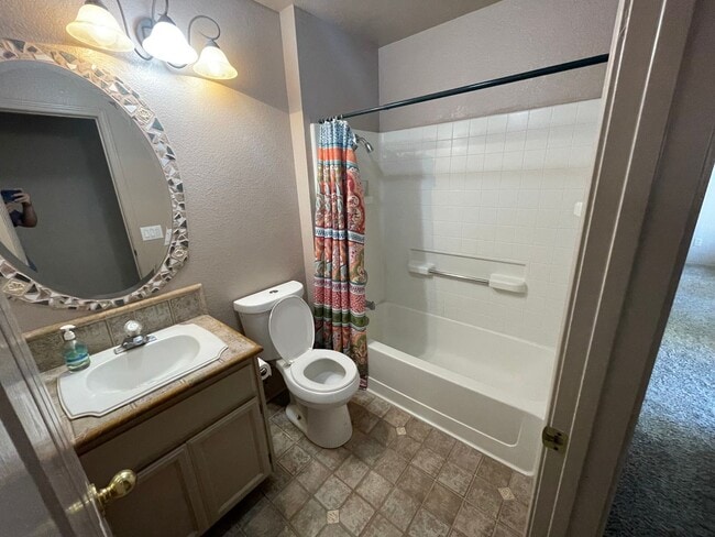 Building Photo - Single story home in convenient Salida!