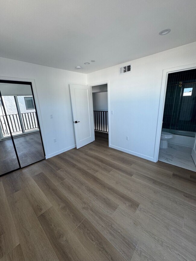 Building Photo - 5506 Barton Ave