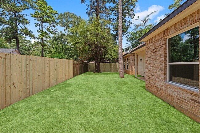 Building Photo - 327 Paradise Ln