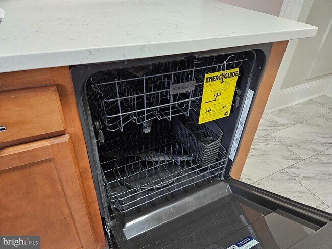 Building Photo - 334 N Market St