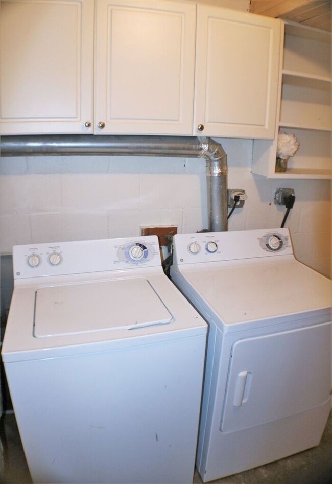 Building Photo - $1,250 | 2 Bedroom, 1 Bathroom Duplex | No Pets | Available for August 1st, 2026 Move In