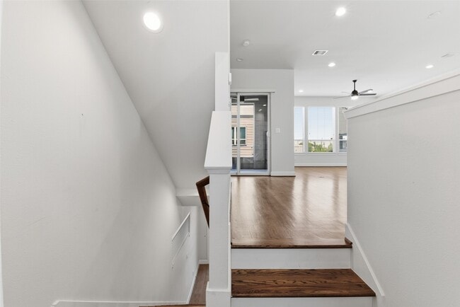 Building Photo - 3024 Charline