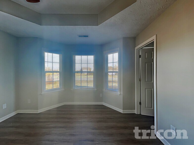 Building Photo - 901 Laramie Ct