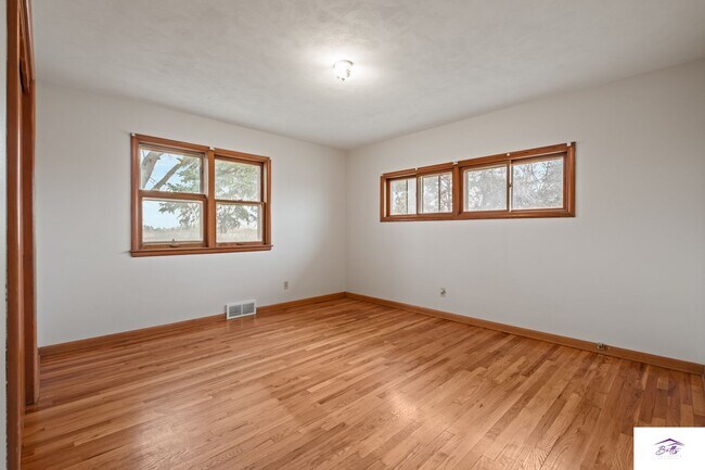 Building Photo - AVAILABLE NOW!