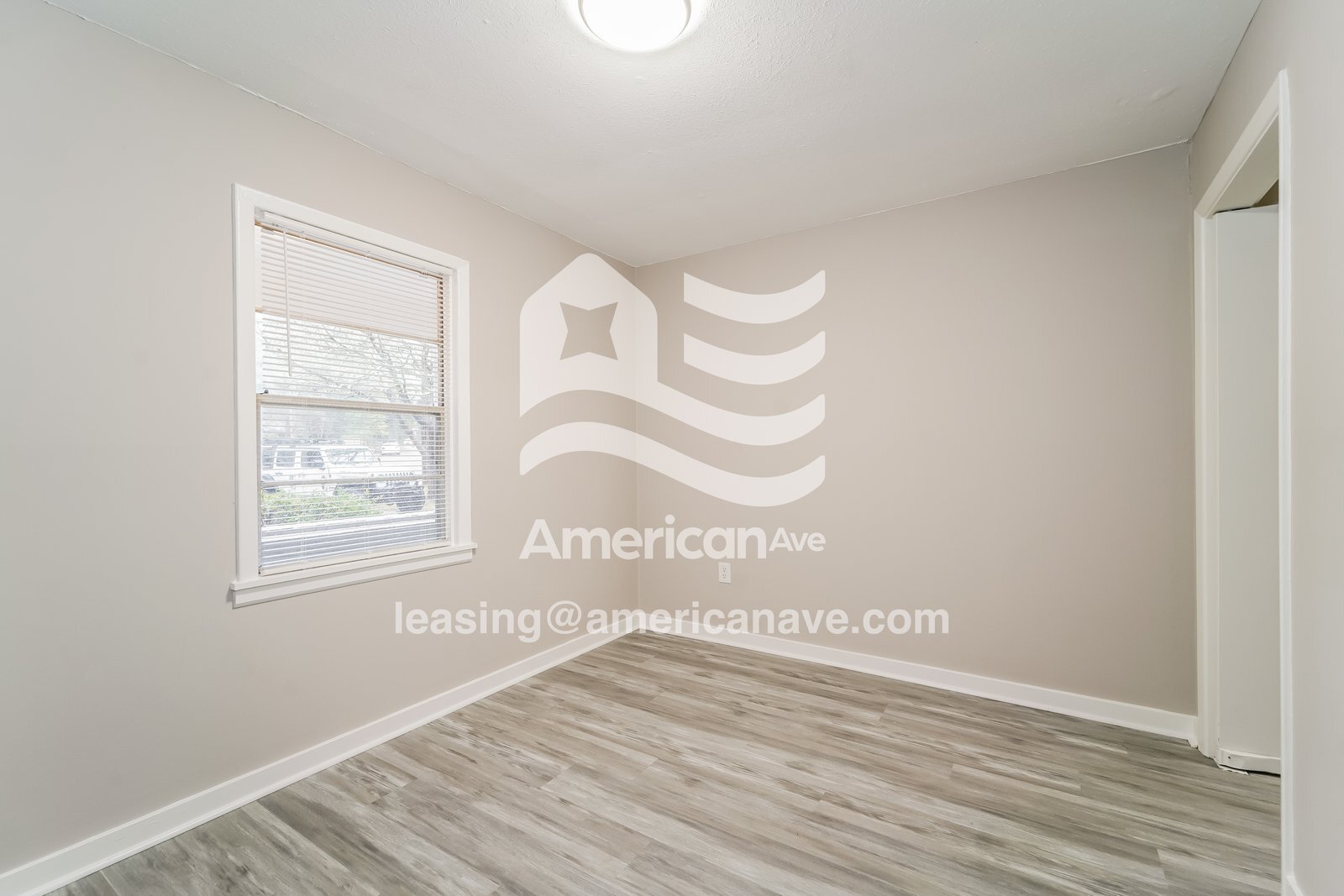 Building Photo - 573 N Park Ln