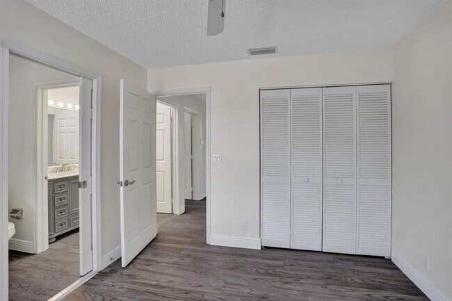 Building Photo - 11032 Boston Dr