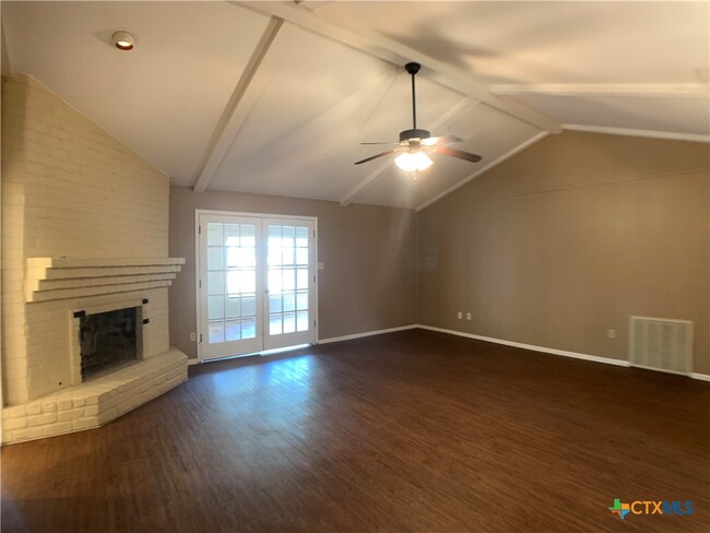 Building Photo - 826 Timber Dr
