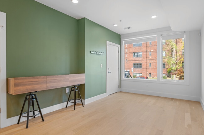 Building Photo - 1515 K St SE