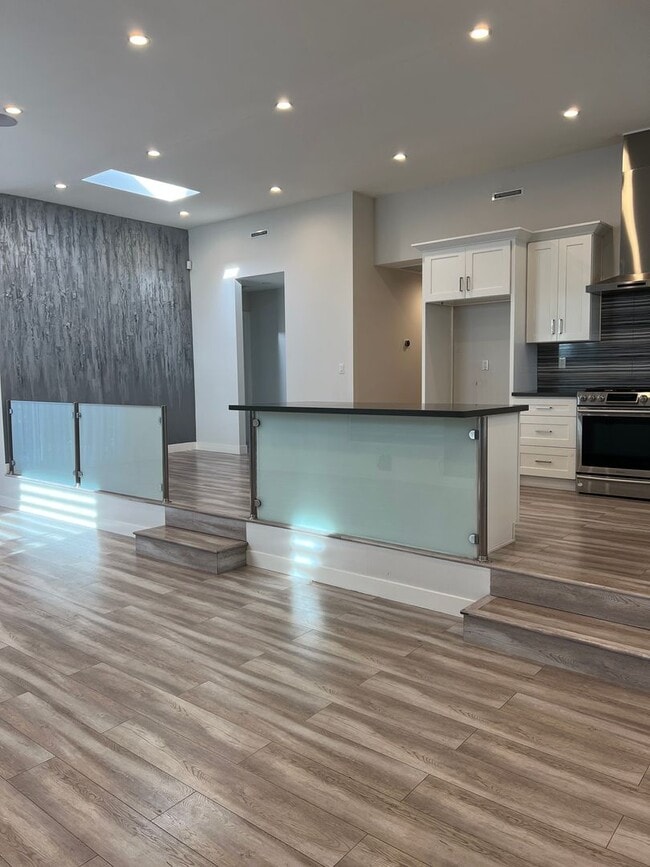 Building Photo - 2 Bedroom Modern Luxury, Valley Village