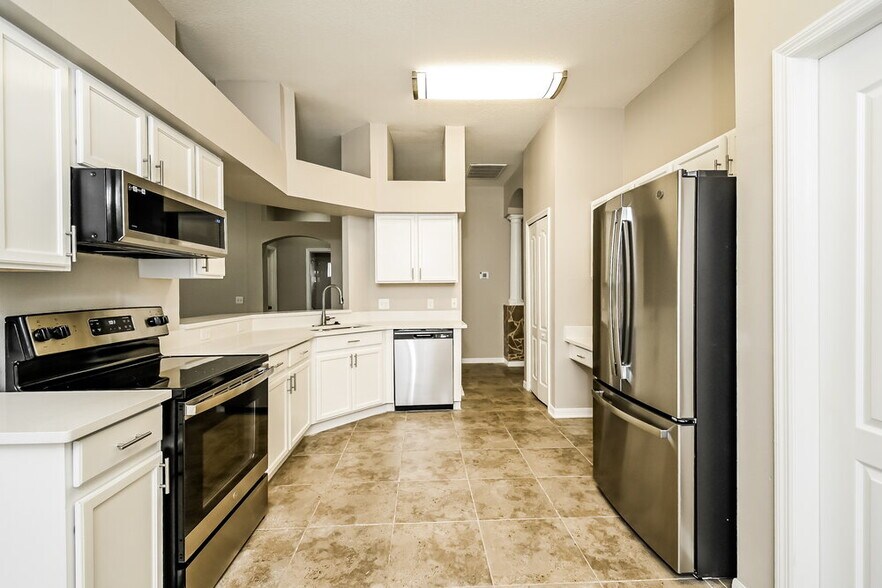 Building Photo - 4233 Hartford Lake Dr