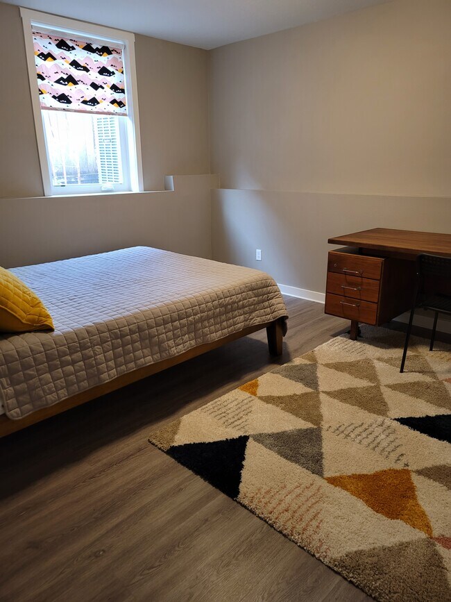 Building Photo - 6640 N Amherst St