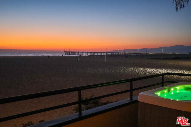 Building Photo - 3505 Ocean Front Walk