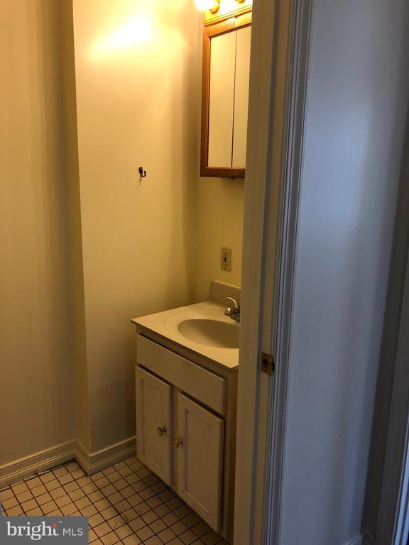 Building Photo - 531 S Ann St