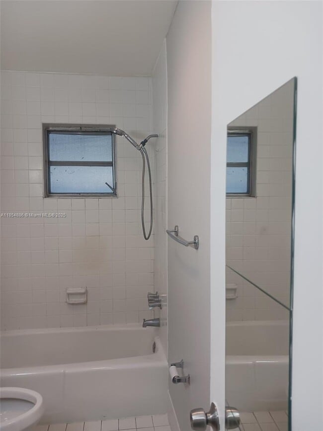 Building Photo - 2127 Van Buren St