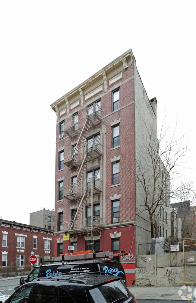 Building Photo - 2801 Valentine Ave
