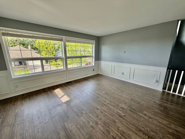 Building Photo - Stunning Elliott Pointe View Home in the Heart of Mukilteo