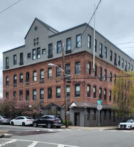 Primary Photo - 39-45 Bruen St